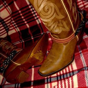 Brand new never worn, in very good condition